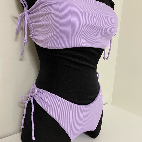 Bikini - Picture 3 of 8